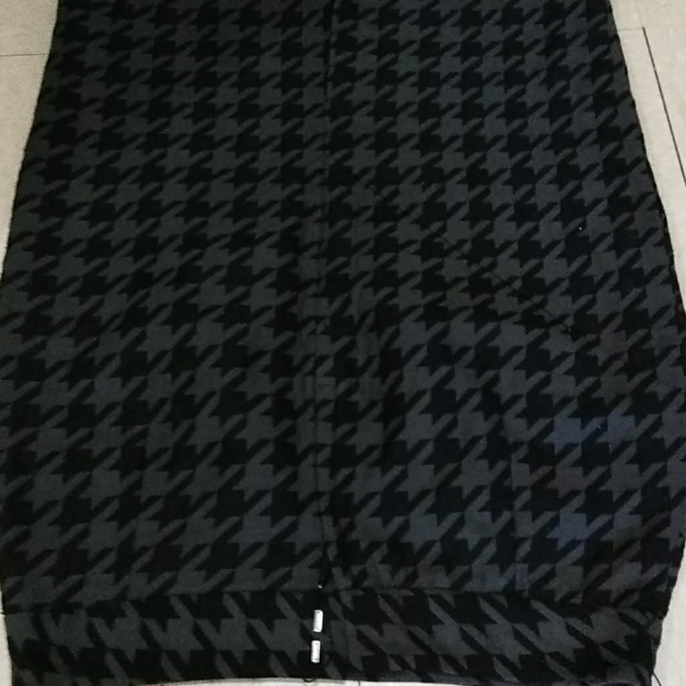 Skirt - Picture 2 of 4